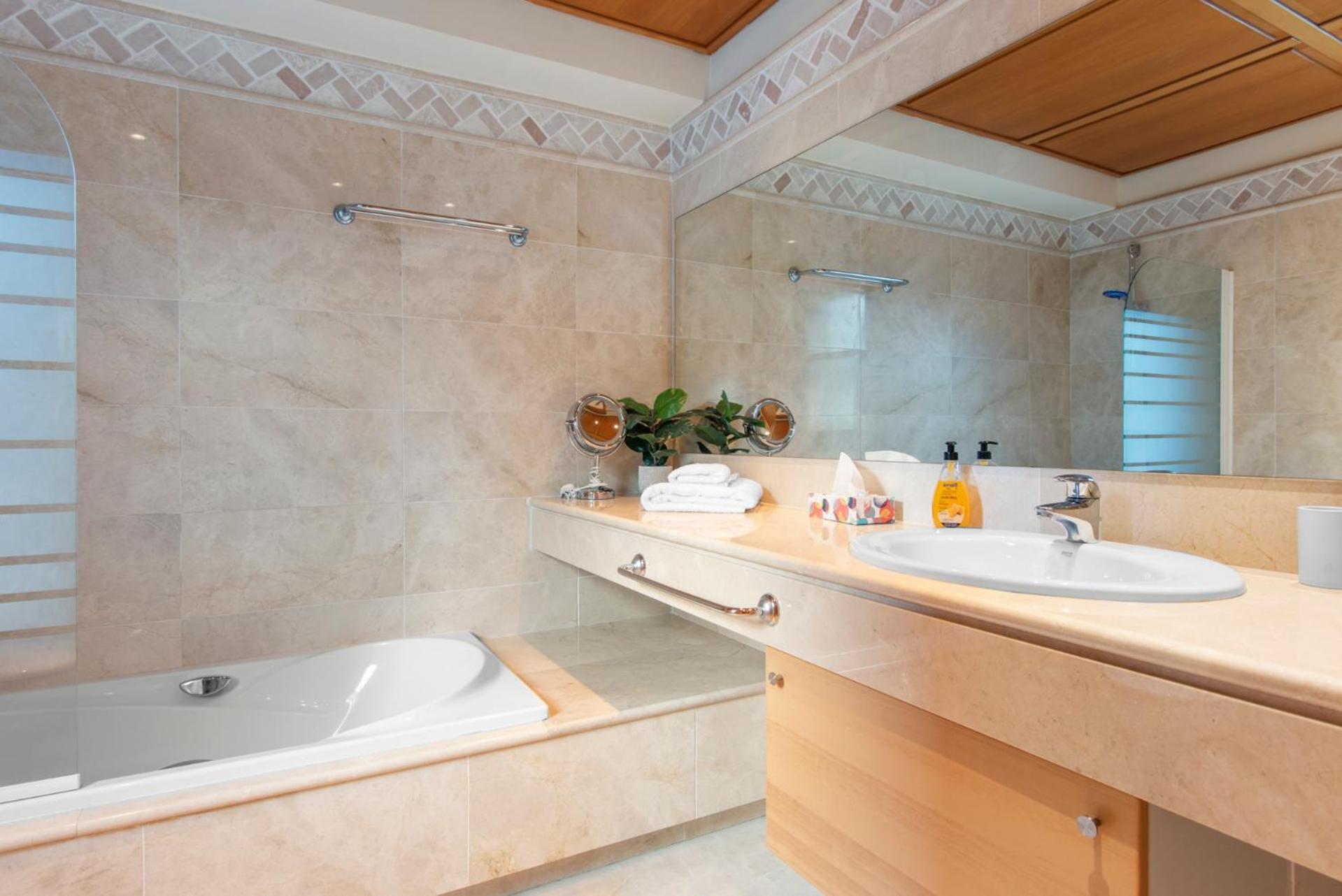 מארבלה Luxury Villa Robledal By Mabiente - Views Of The Sea And The Golf Course מראה חיצוני תמונה